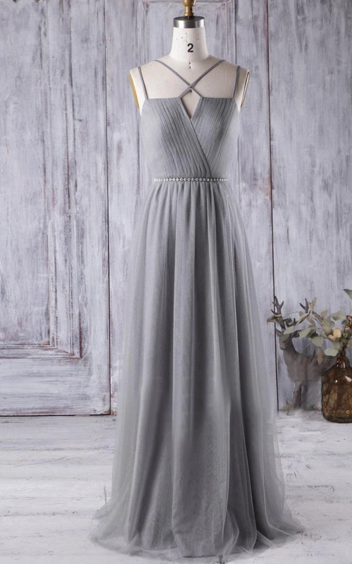Langes Chiffonkleid mit überkreuzten Spaghettiträgern und Falten in A-Linie