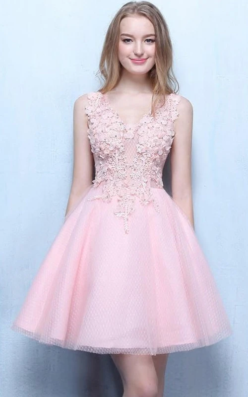 Vestido corto de fiesta con escote en V, apliques y pedrería