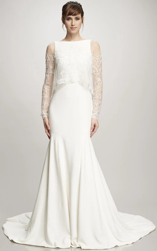 Robe de mariée fourreau en jersey à col montant et manches illusion