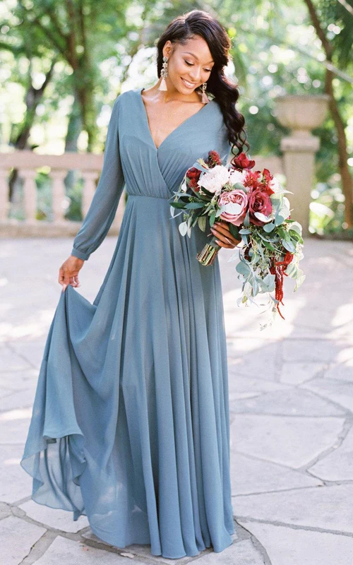 Elegante vestido de dama de honor de gasa hasta el suelo, corte en A, manga larga, con pliegues y fruncido.
