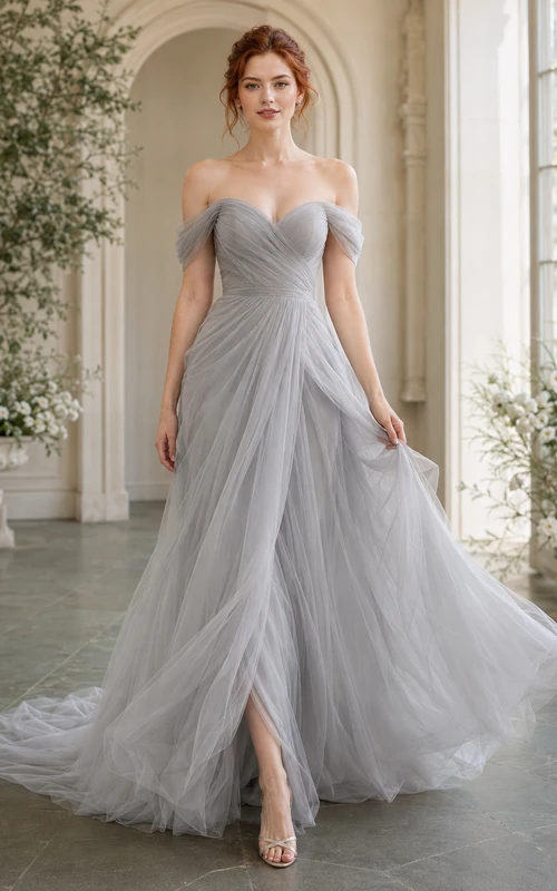 Robe de mariée romantique en tulle drapé gris argenté à épaules dénudées et coupe trapèze