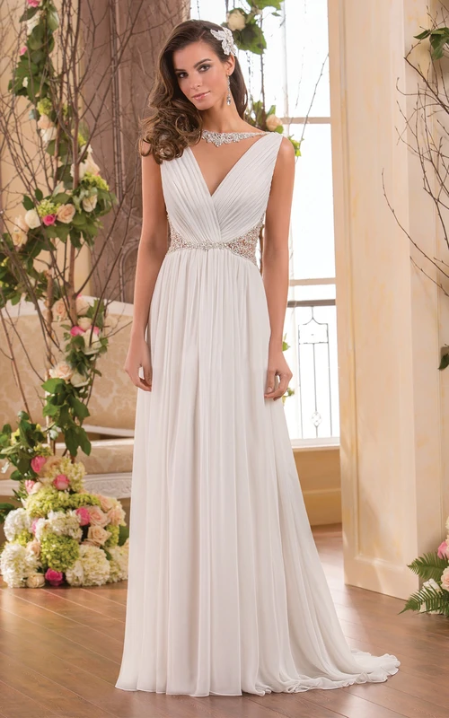 Robe de mariée en mousseline sans manches à col en V, ornée de perles à la taille et de plis
