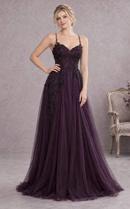 Vestido de dama de honor romántico sin mangas, largo, estilo gótico morado oscuro, con tirantes finos, escote corazón, encaje y tul.