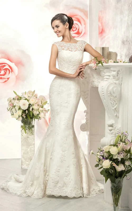 Robe sirène longue bateau en dentelle illusion à manches courtes avec appliques
