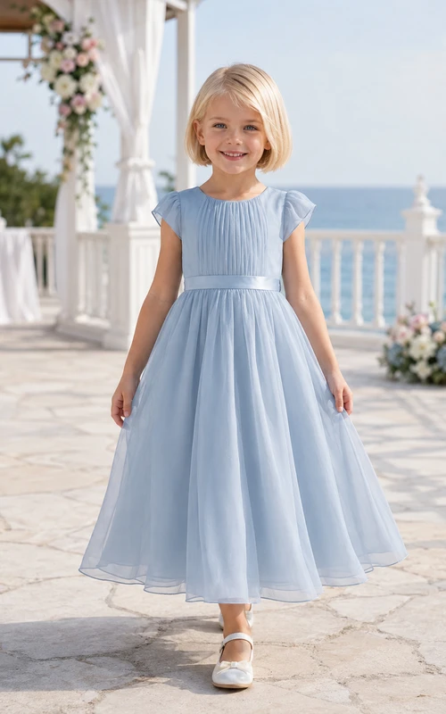 Blumenmädchenkleid aus stahlblauem Tüll in A-Linie mit Rundhalsausschnitt und knielanger Silhouette, verziert mit einer Schärpe