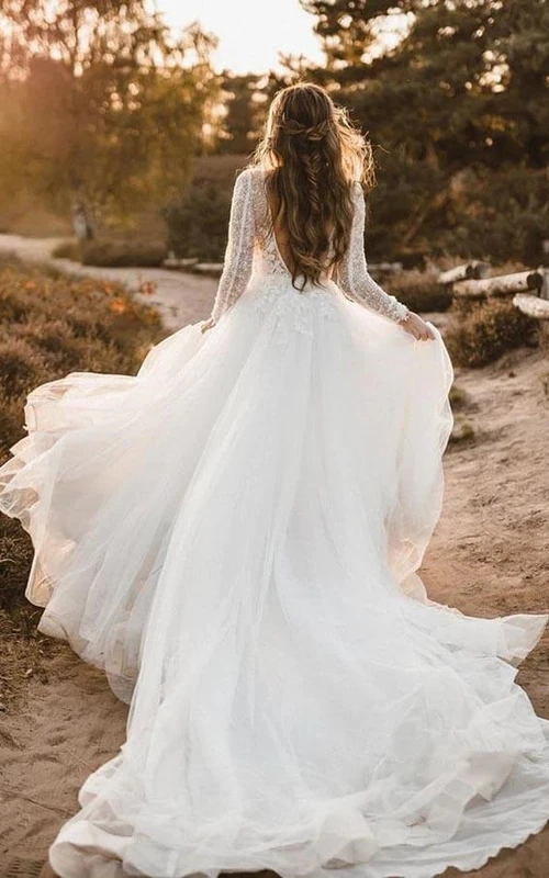 Langärmeliges Brautkleid im Landhausstil mit Illusionseffekt, tiefem V-Ausschnitt, Spitze und Tüll, tiefem Rückenausschnitt