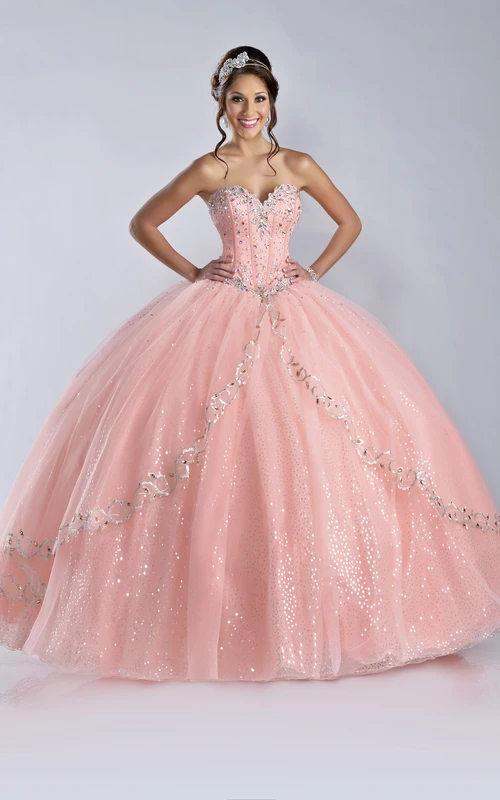 Robe de bal bustier cœur ornée de sequins et dos lacé
