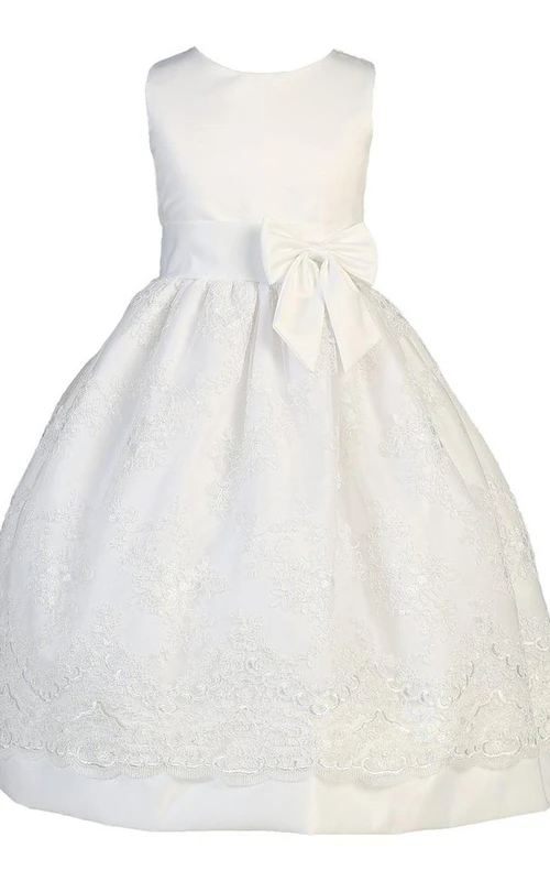 Robe trapèze sans manches avec nœud et dentelle