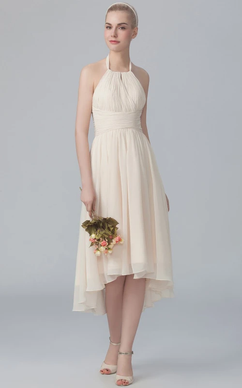 Kurzes, halterloses, mehrlagiges, elegantes Kleid mit asymmetrischem Saum