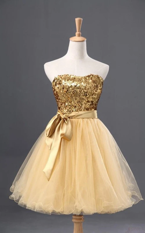 Robe trapèze sans manches en tulle à sequins avec ceinture en satin