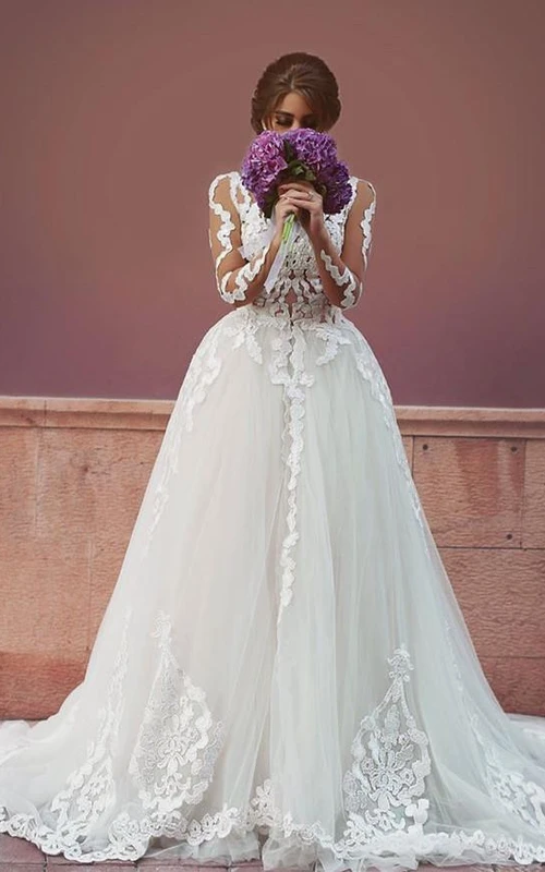 Vestido de novia de manga larga con delicados apliques de encaje de tul y detalles desmontables.