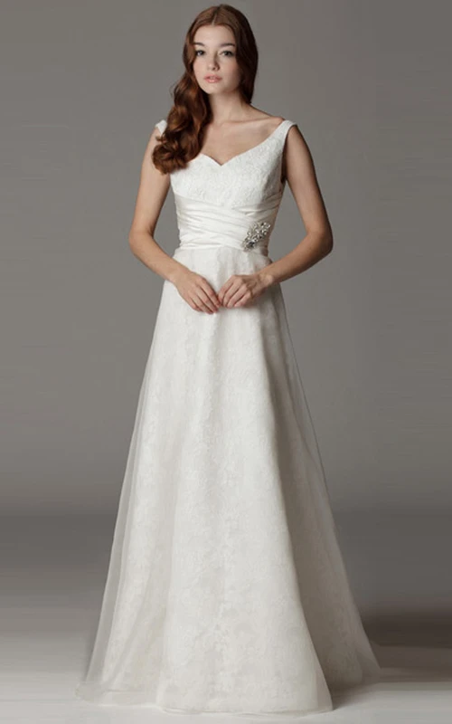 A-Linien-Brautkleid aus Satin, bodenlang, mit Applikationen, V-Ausschnitt, ärmellos, mit Brosche und Schleife
