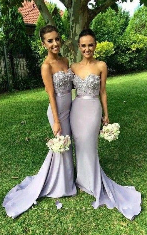 Robe longue sirène en mousseline avec décolleté cœur et appliques