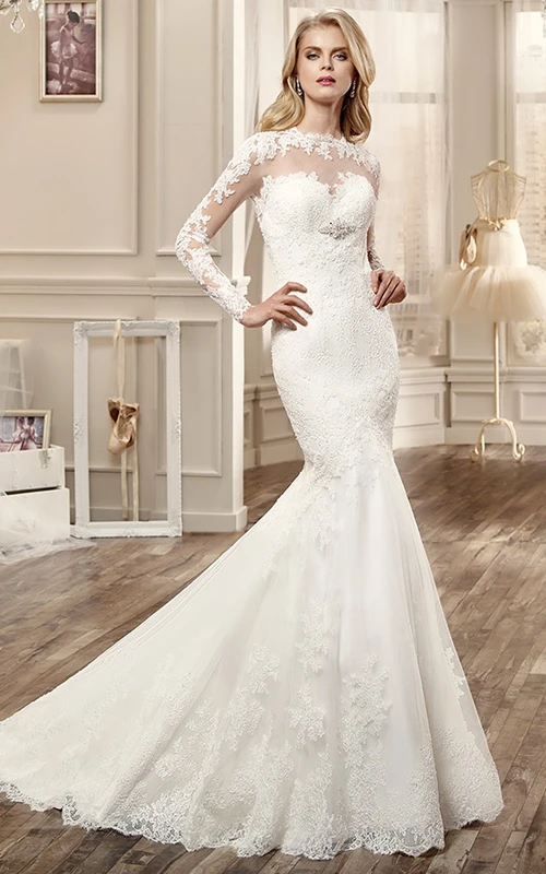 Vestido de novia de sirena de manga larga con espalda abierta y apliques.