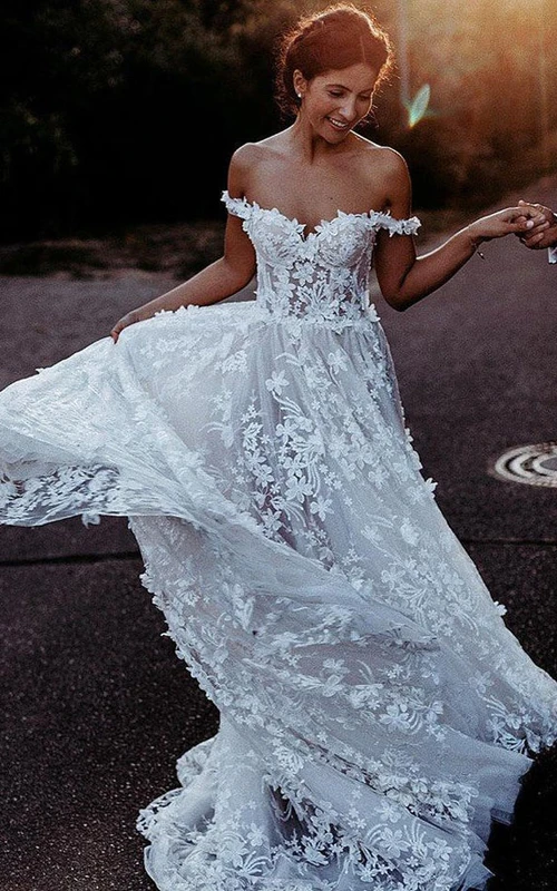 Robe de mariée de plage en dentelle, bustier plissé, dos corset, épaules dénudées et style empire