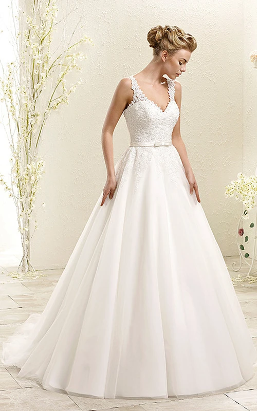 Robe de mariée trapèze sans manches à encolure en V, longue jusqu'au sol, ornée d'appliqués
