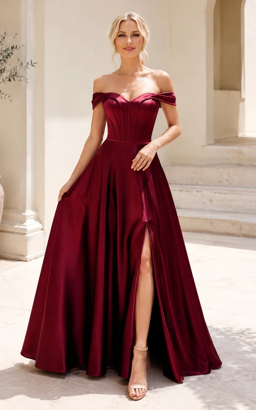 Burgunderfarbenes, schulterfreies, herzförmiges, plissiertes Ballkleid aus Satin mit Schleppe und Schlitz – perfekt für Abschlussfeiern