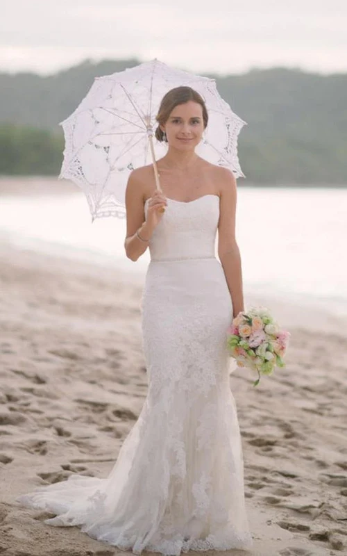 Vestido de novia elegante de encaje sin tirantes para bodas en la playa o destinos exóticos