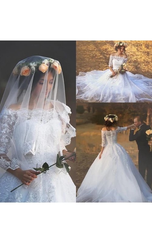Robe de mariée romantique à épaules dénudées, manches illusion, demi-manches, dos boutonné et applications de dentelle