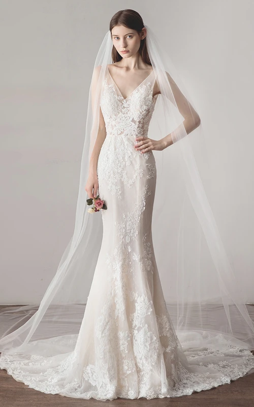 Robe de mariée sirène vintage simple, décolleté en V, sans manches, en dentelle et bustier illusion avec dos nu plongeant en V
