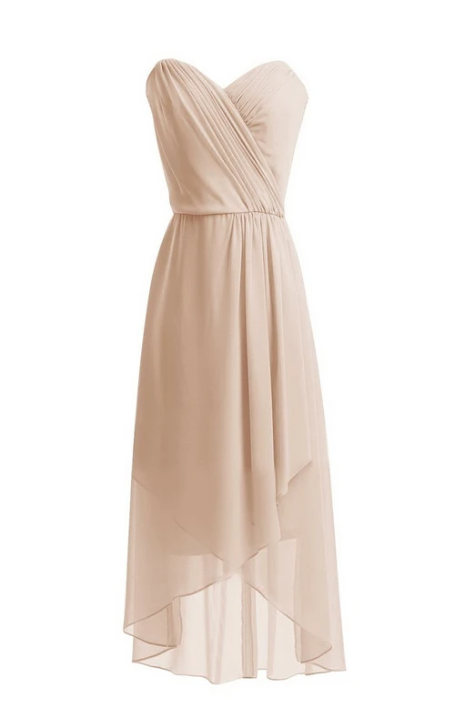 Asymmetrisches Chiffonkleid mit Herzausschnitt und Stufen