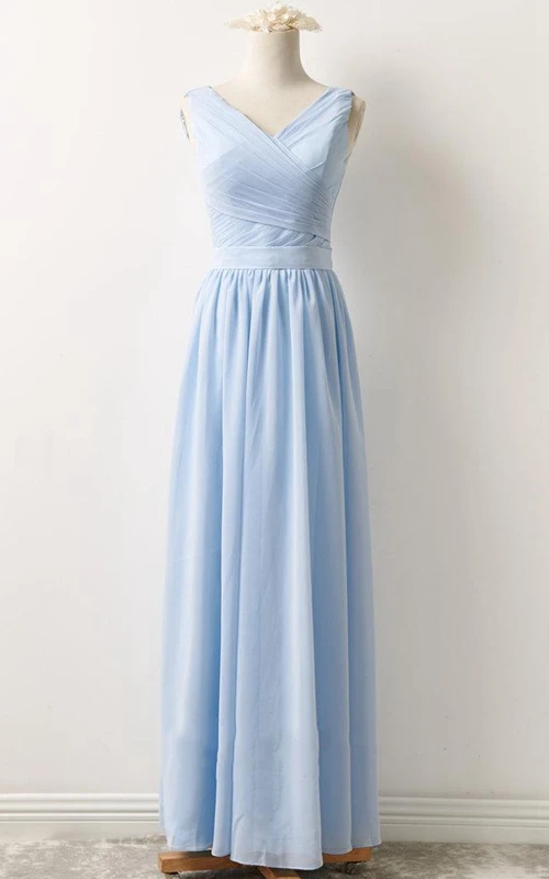 Vestido corto largo de gasa con escote en V