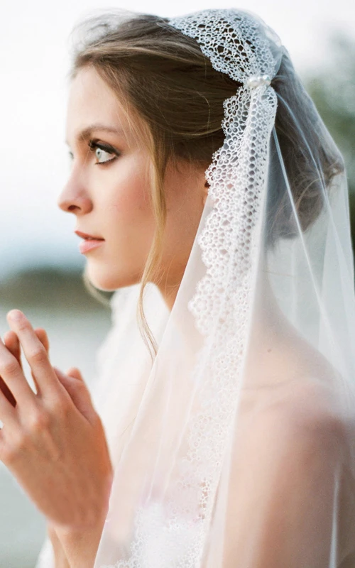 Voile de mariée long en tulle style vintage avec bordure en dentelle
