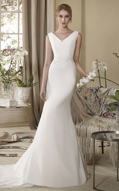 Ärmelloses, figurbetontes Maxi-Hochzeitskleid aus Chiffon mit Applikationen und V-Ausschnitt