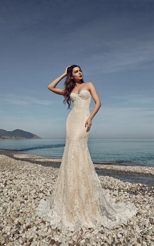 Vestido tubo largo sin mangas con escote corazón y espalda tipo corsé de encaje