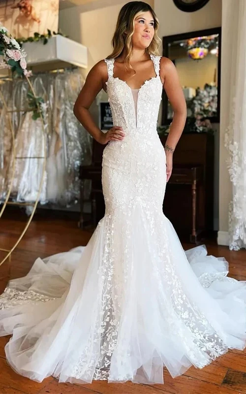 Vestido de novia de encaje estilo sirena Reina Ana con espalda en V baja y tul