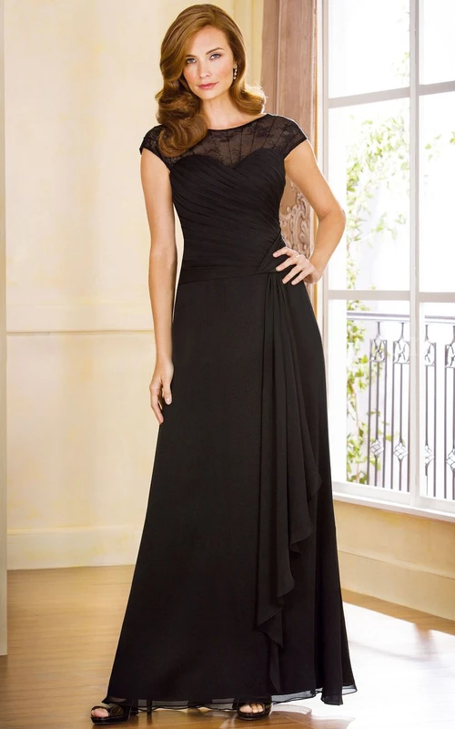A-Linien-Kleid mit kurzen Ärmeln, Rüschen und transparentem Rückenausschnitt für die Mutter der Braut.