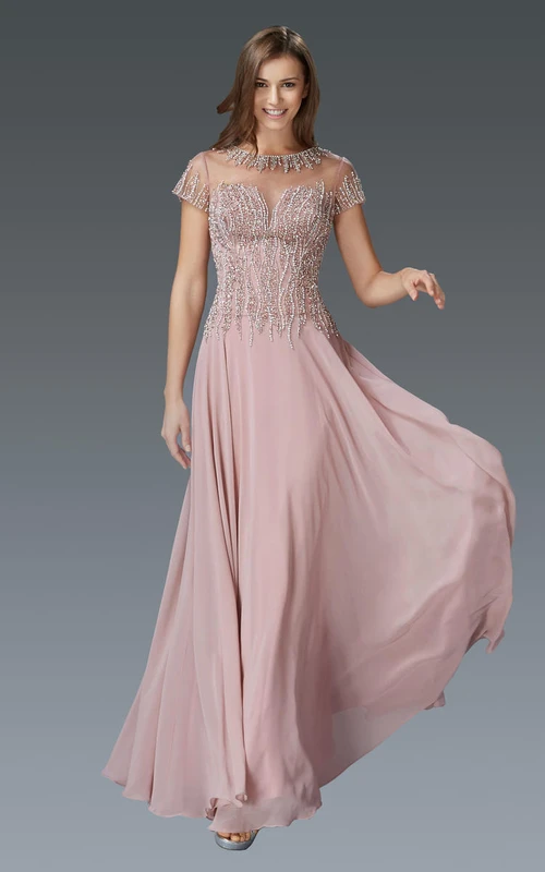 Etuikleid aus Chiffon mit Rundhalsausschnitt, kurzen Ärmeln und Illusionseffekt sowie Perlenstickerei