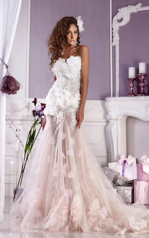 Robe trapèze à traîne courte, décolleté cœur, sans manches, en tulle et laçage