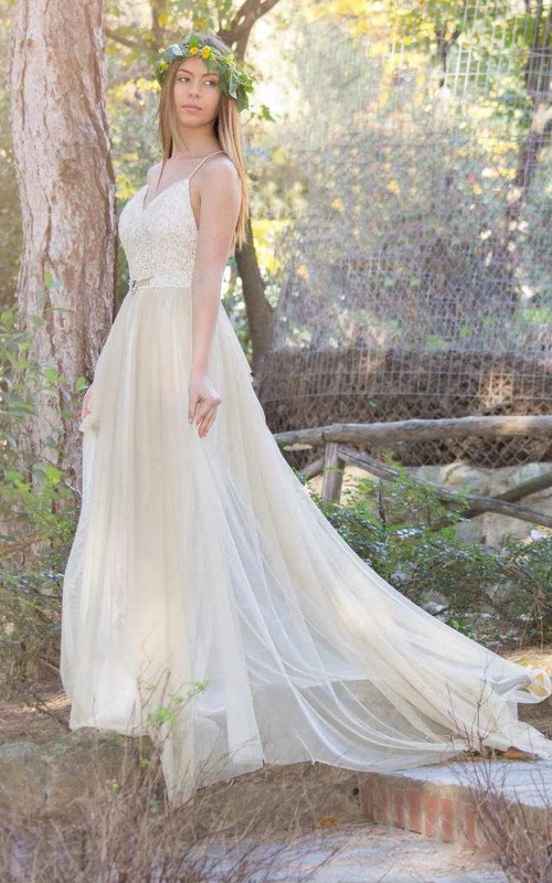 Robe longue plissée en tulle spaghetti avec haut orné de perles