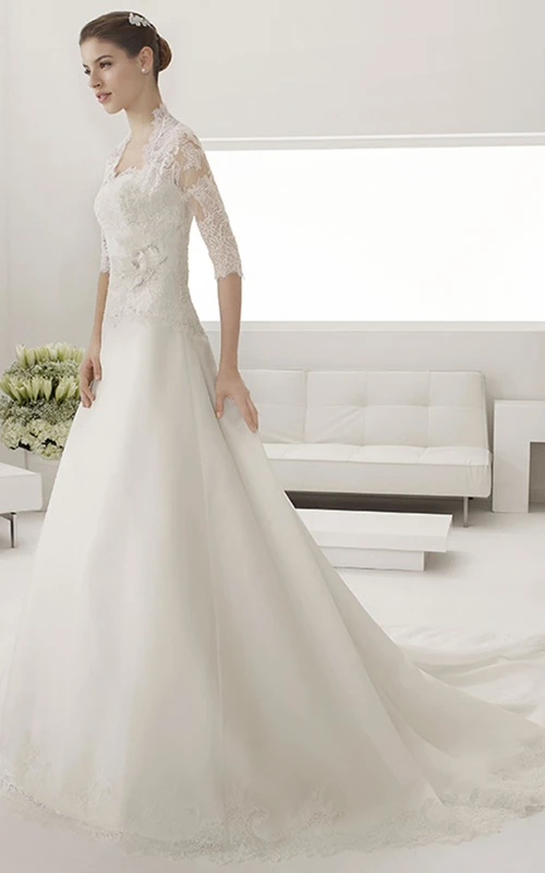 A-Linien-Brautkleid aus Tüll mit herzförmigem Herzausschnitt, Spitzenoberteil und abnehmbarer Jacke