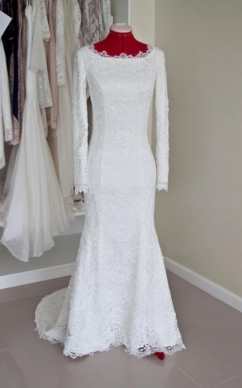 Lace Bateau Neck Long Sleeve Mermaid Modest Wedding Dress With Buttoned Back