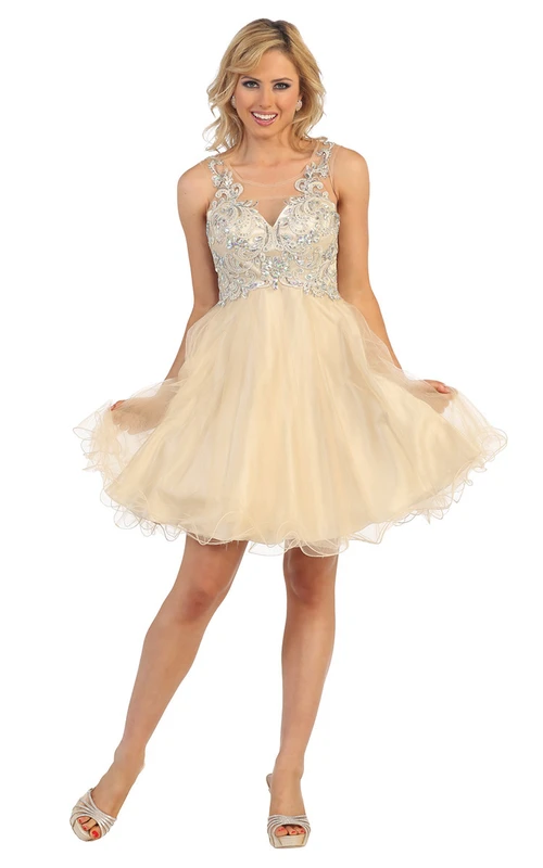 Robe courte trapèze en tulle illusion empire ornée de perles et d'appliques