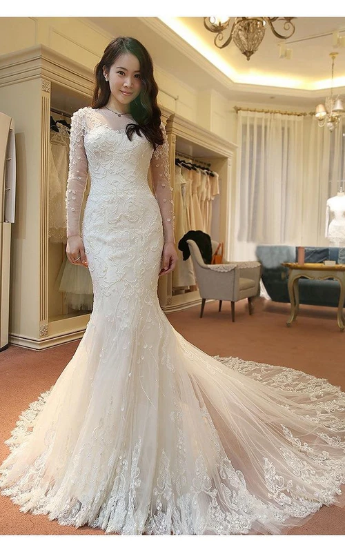 Robe de mariée sirène en dentelle à manches longues et traîne, absolument sublime.