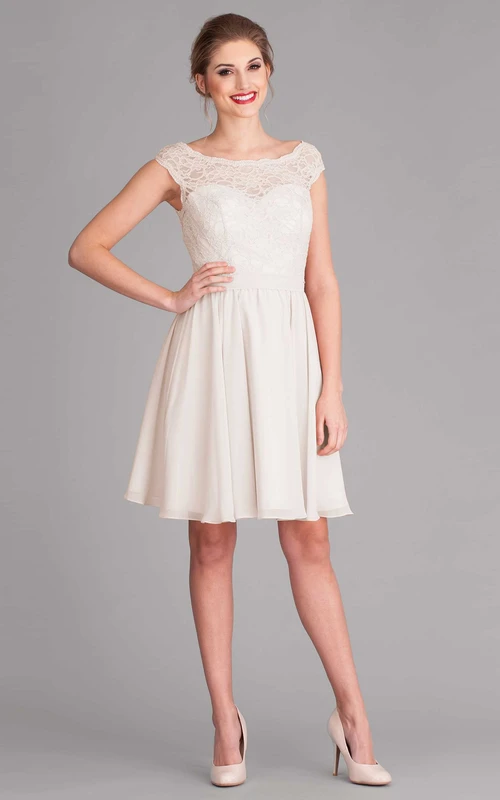 Vestido de novia de encaje con escote redondo y mangas cortas hasta la rodilla