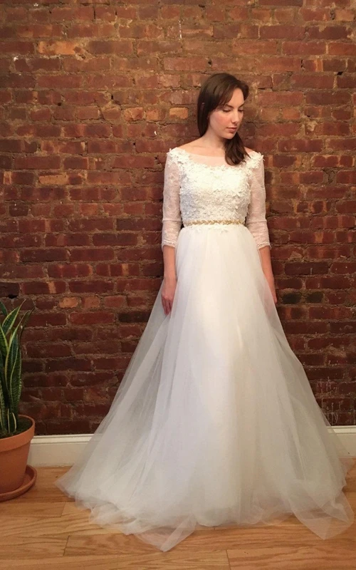 Robe de mariée en dentelle à manches 3-4 avec fleurs