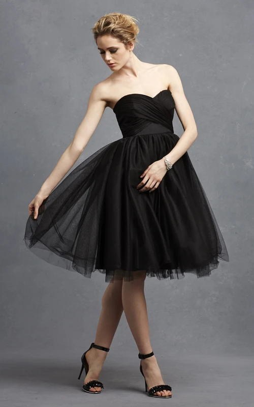 Precioso vestido corto con fruncido cruzado