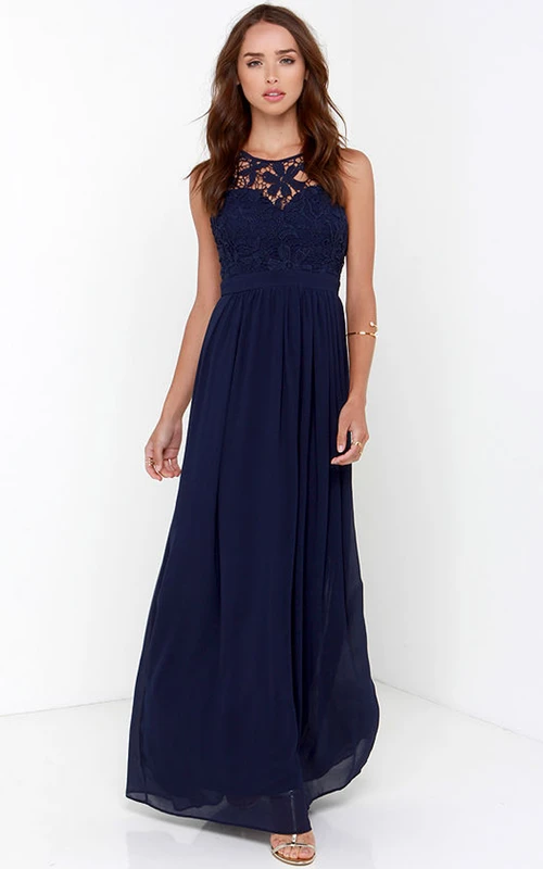 Atemberaubendes Empire-Kleid aus Chiffon mit Schlüssellochausschnitt am Rücken