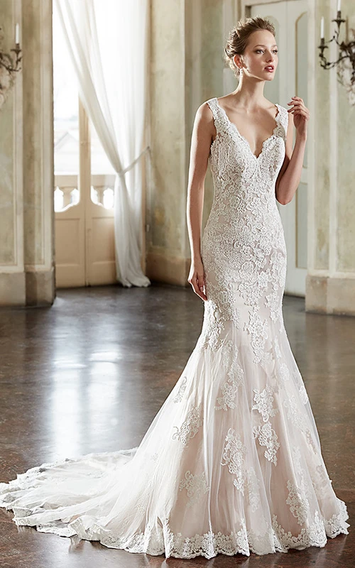 Robe de mariée trompette longue sans manches à col en V ornée d'appliqués en dentelle