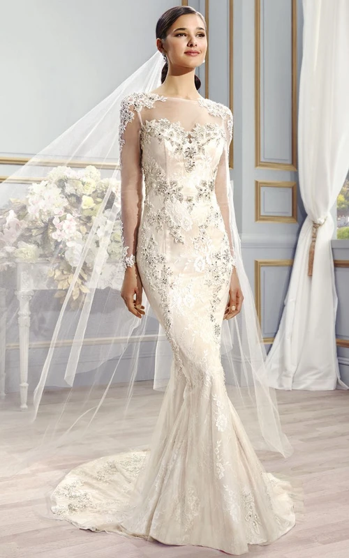Vestido de novia largo hasta el suelo con escote barco y mangas largas con apliques de encaje