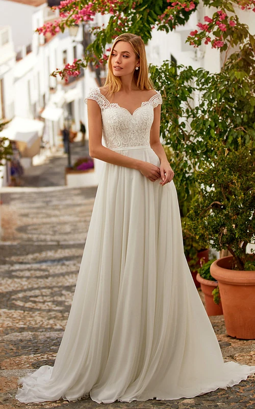 Vestido de novia plisado de gasa estilo imperio con top de encaje.