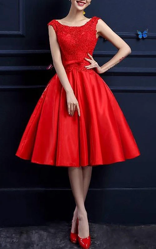 Vestido de fiesta de encaje hasta la rodilla con mangas cortas y corte en A
