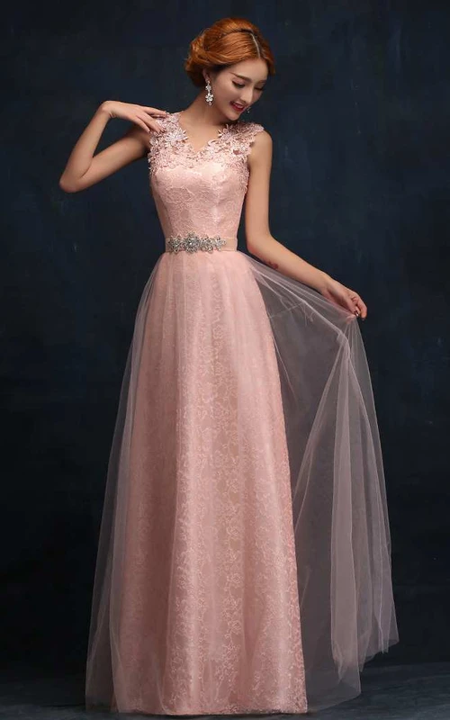 Robe longue en tulle trapèze à bretelles en dentelle et ceinture perlée