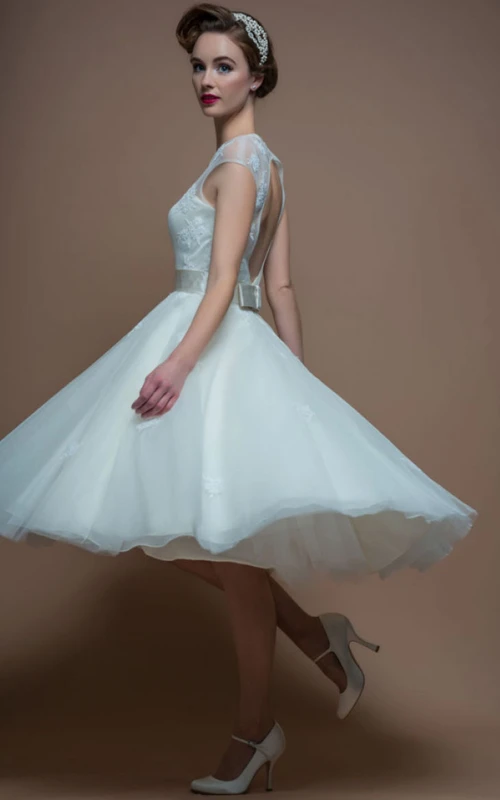 Ärmelloses, teelanges Brautkleid aus Organza in A-Linie mit Rundhalsausschnitt, Applikationen und Schlüssellochausschnitt