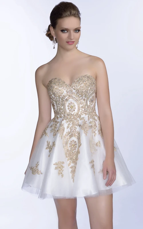 Mini-A-Linien-Abendkleid mit herzförmigem Ausschnitt, Metallic-Optik und Perlenapplikationen
