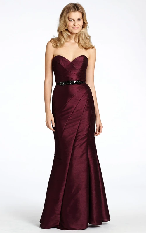 Robe de demoiselle d'honneur sirène longue jusqu'au sol, décolleté cœur, sans manches, en satin ornée de bijoux, style sirène